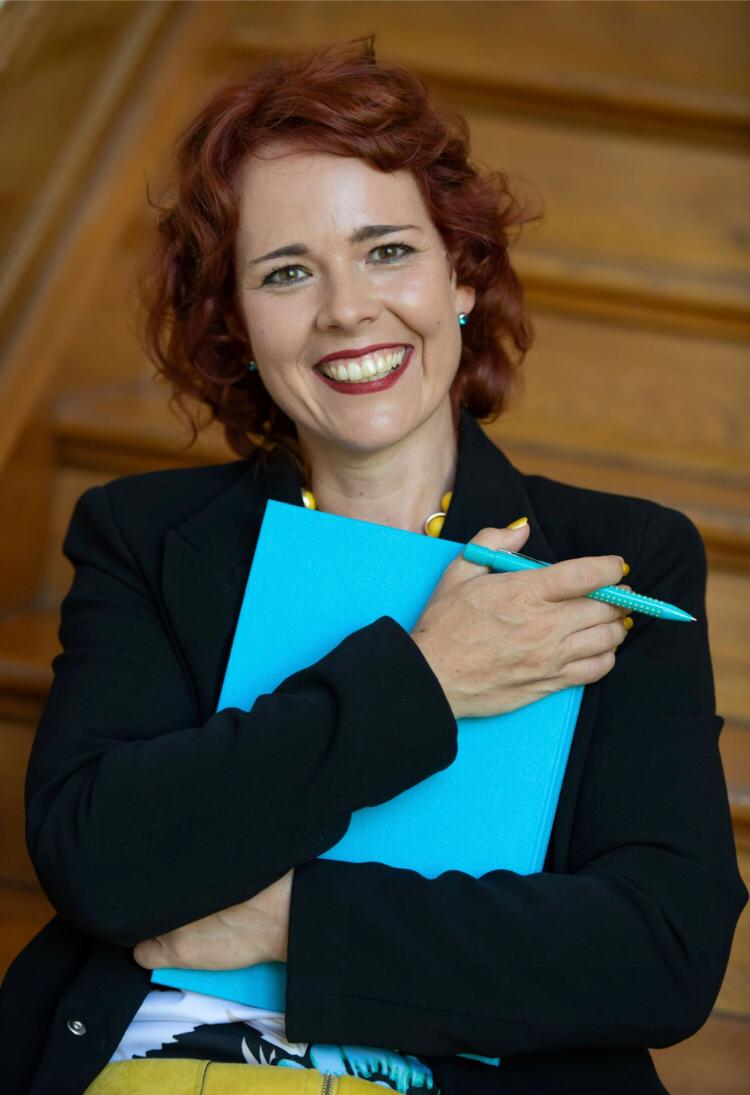 Schreib Dein Buch - mit Verlegerin, Autorin von 25 Büchern, Inhaberin des Sorriso-Verlags Karen Christine Angermayer